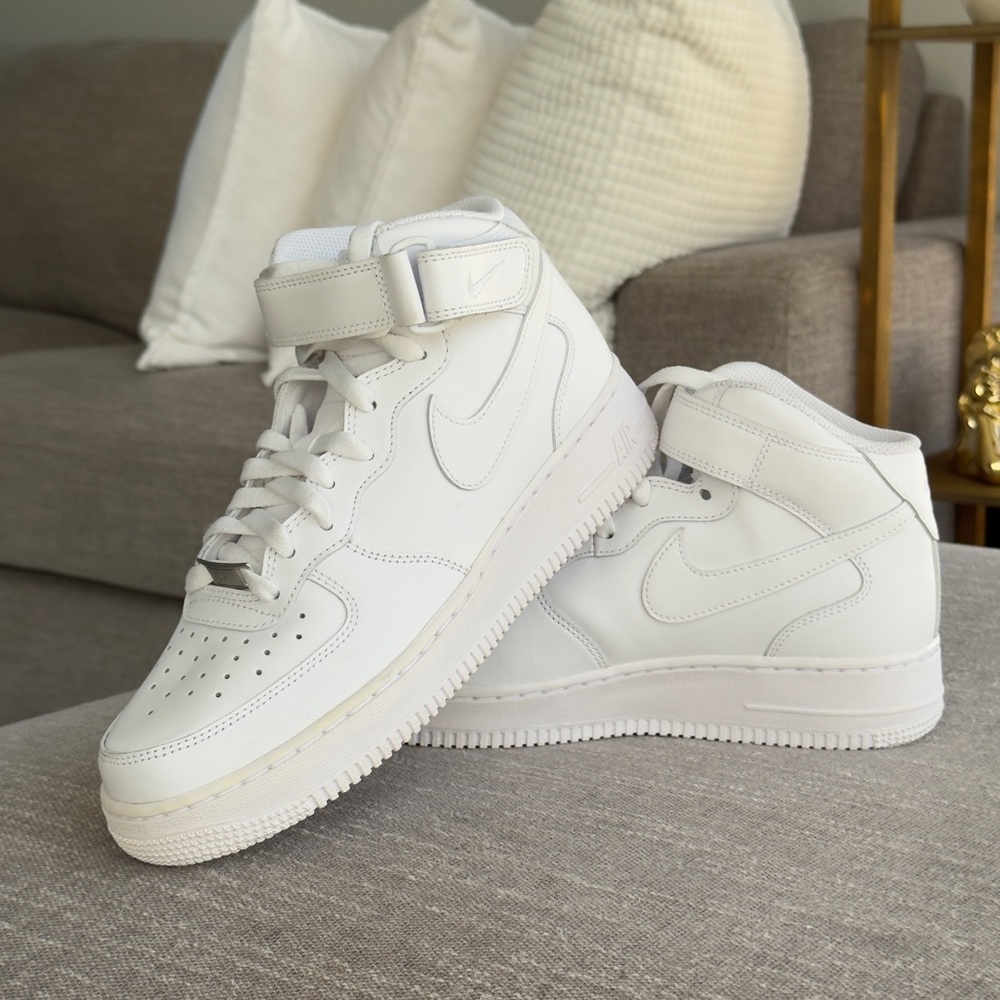 NIKE AIR FORCE 1  MID White High-Top Sneakers